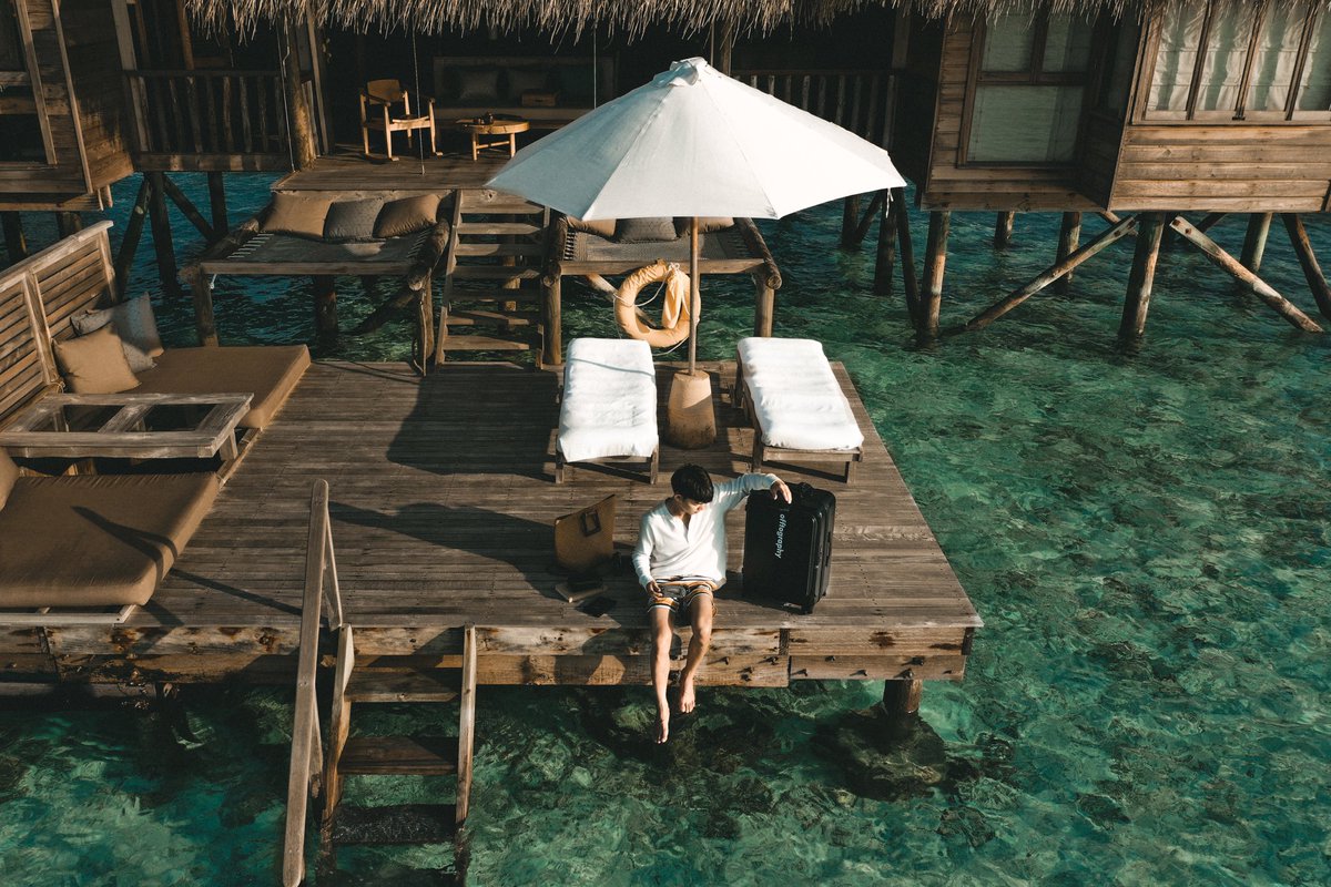 offtography's tweet image. #รีวิวกระเป๋าขั้นสูง คือการรีวิวกระเป๋าเดินทางของ @moof49 ด้วยโดรน ในเมื่อไม่มีใครถ่ายให้ ก็ต้องทำงี้ล่ะ ขนาดมองมาจากบนฟ้ายังรู้เลยว่าใช้ดี 5555555555