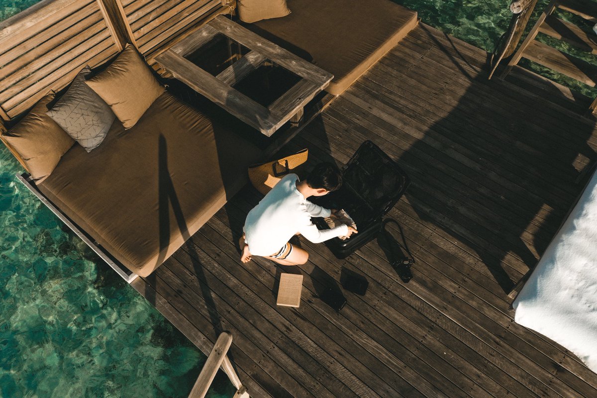 offtography's tweet image. #รีวิวกระเป๋าขั้นสูง คือการรีวิวกระเป๋าเดินทางของ @moof49 ด้วยโดรน ในเมื่อไม่มีใครถ่ายให้ ก็ต้องทำงี้ล่ะ ขนาดมองมาจากบนฟ้ายังรู้เลยว่าใช้ดี 5555555555