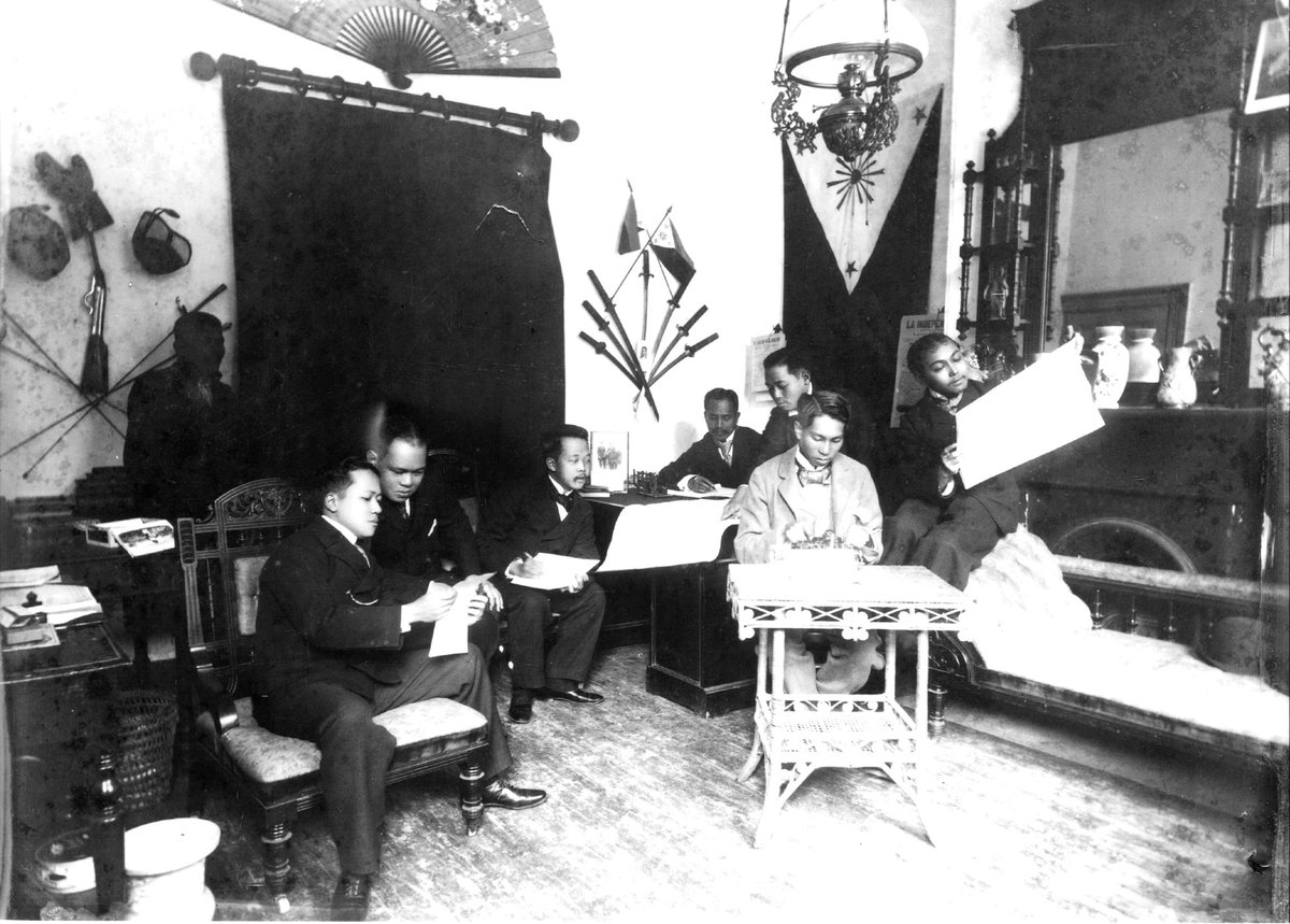 KoronelSoriano's tweet photo. // skl because I've been looking for high-res photo of this for months ever since I found a pixellated version of it in the book about the Lichaucos

The Revolutionary Committee in Hong Kong in 1899. Ramon's cousin Faustino Lichauco is the leftmost seated. https://t.co/fqbHxxbR9s