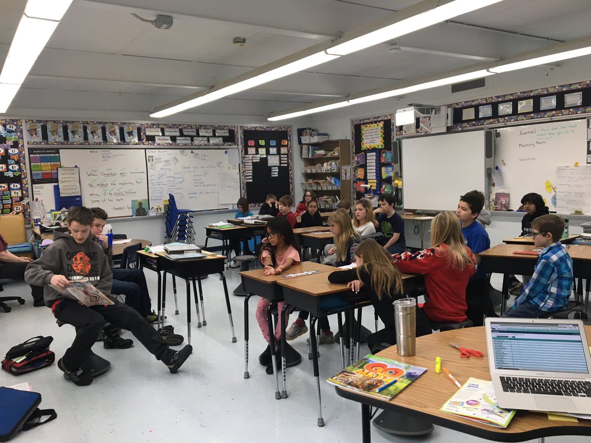 ThoreyEllis's tweet photo. The fourth grade students enjoyed a read aloud from two junior high friends yesterday for World Global Read Aloud Day. Thanks @denese_anderson @HSDHurricanes https://t.co/FuhbsMNPvh