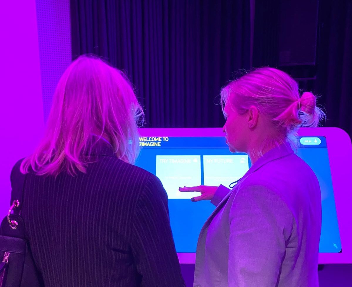 7IM_Updates's tweet image. It's tea time at the 7IM 20/20 Vision Summit Series #London and Zoe from the Client Experience Team is showing off our 7IMagine app on the giant iTab ☕📱#7IMSummit