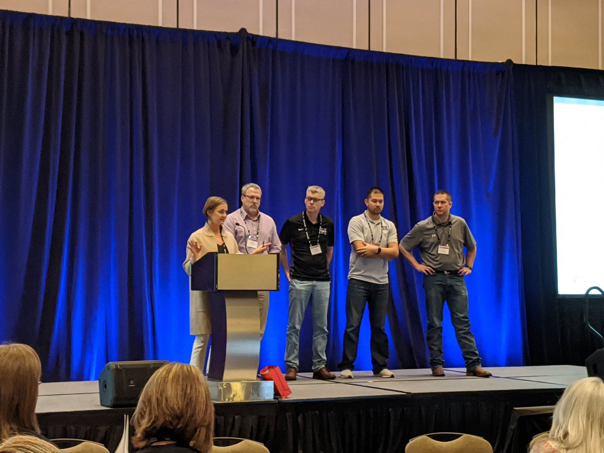 ModelSchoolsHMH's tweet photo. The team at @HermistonSD sharing how they #LeadWithCourage at Leadership Academy! #LeaderEd https://t.co/Z6lbbiMkgh