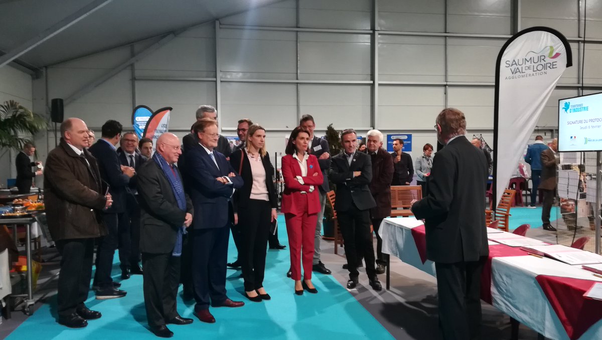 christelleSept's tweet photo. Signature du protocole d'accord "Saumur Val de Loire, territoire d'industrie" jeudi 6 février @SaumurAgglo. Innover, recruter, exporter, simplifier sont les maîtres mots des actions qui seront mises en place pour accompagner les chefs d'entreprises du Saumurois @cci49 @jb_portier https://t.co/anxx2byoPF
