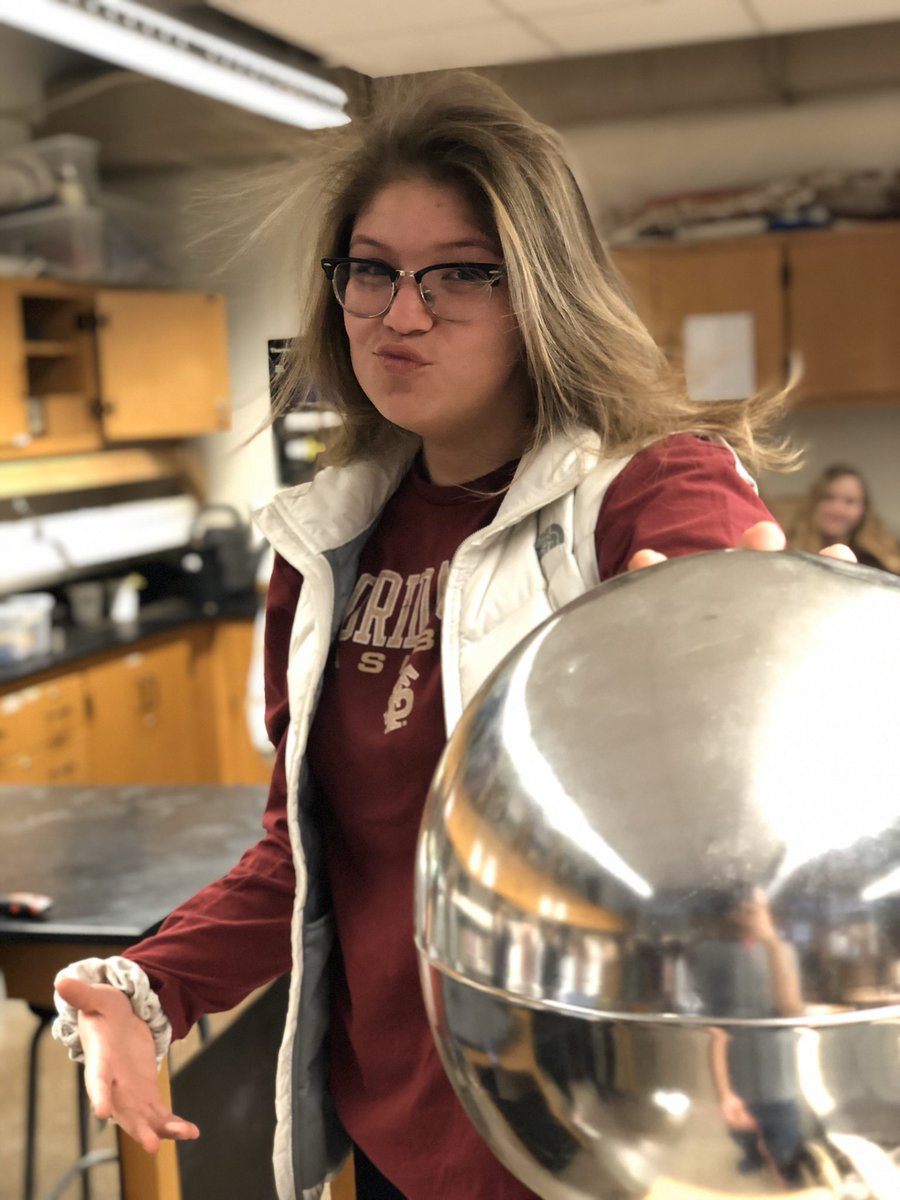 MrJOlsen's tweet photo. You gotta love #VanDeGraaff day in #PNphysics1. #GoDoStuff https://t.co/uxHynxf23F