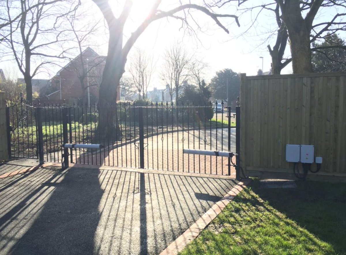 ProtiveSecurity's tweet photo. New Commercial Residential Premises in Widnes Which We Have Installed BFT Hydraulic Electric Automation On The Clients Gate And A Combined Videx Intercom / GSM Keycode And Wireless Transmission to Open & Close Gates.
#Protive #Security #Warrington #Residential #Property https://t.co/kjKpIdmpws