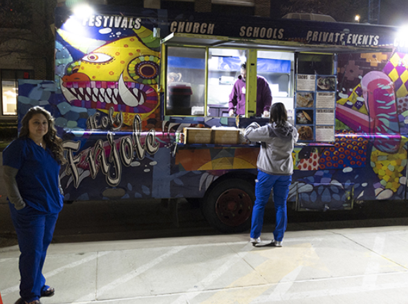 TXHealthCareers's tweet photo. Texas Health Fort Worth is teaming up with local #foodtrucks to provide #foodoptions for our night shift #employees and visitors. Now, that’s what we call meals on wheels….even for the late shift. Who's hungry?
https://t.co/Bo9RV8X9Oz
#Get2KnowTexasHealth #ThinkOutsidetheBox https://t.co/x6nDy236Ys