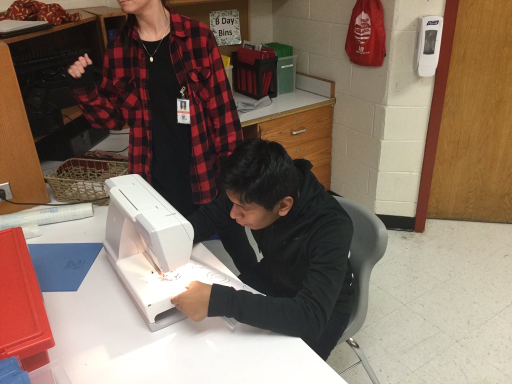 SterlingMiddle1's tweet photo. FACS students working at their own pace. Sewing requires hand-eye coordination and yes, creativity!
#studentownership #unlimitedpossibilities #buildsconfidence https://t.co/LdQIIl0Wgb