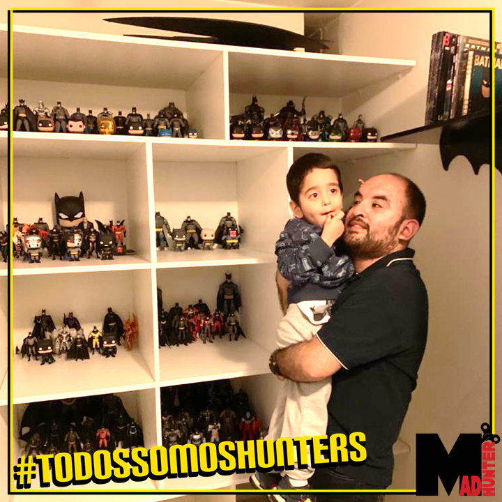 madhuntertoys's tweet photo. Óscar Pajares y Oscarín nos presumen una pequeña parte de su #colección de #Batman, la cual han ido construyendo con mucha paciencia y fanatismo. ¡Me encanta recibir este tipo de fotos! El #coleccionismo en familia es lo más chido.
#Madhunter #TodosSomosHunters #MiniHunter https://t.co/kplKJTfHAi