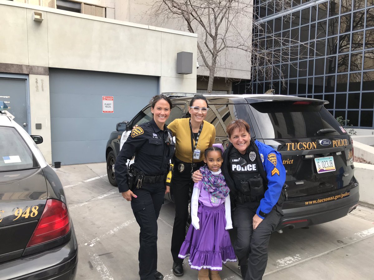 OfficerAyun's tweet photo. This beautiful little girl wants to be a police officer when she grows up. The boys at school told her that “girls can’t be cops.” Yesterday she met women that are not only police officers but also supervisors, detectives and officers working special assignments.💙#loveyourcareer https://t.co/GaKoJ6TghF