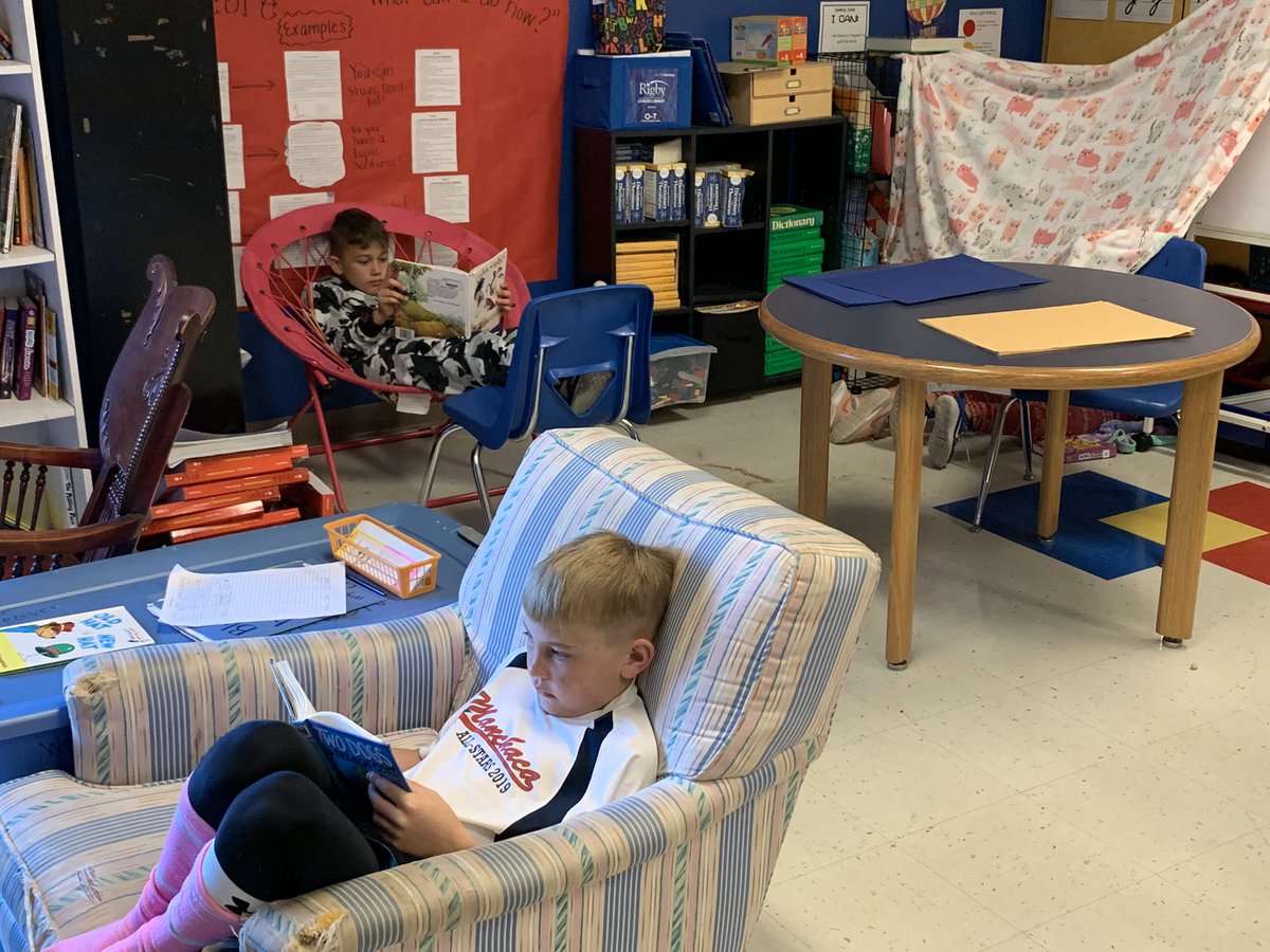 reneesweaver's tweet photo. Because sometimes you just gotta DEAR 📚📚📚#chescolts https://t.co/ZhYTvjiTjC