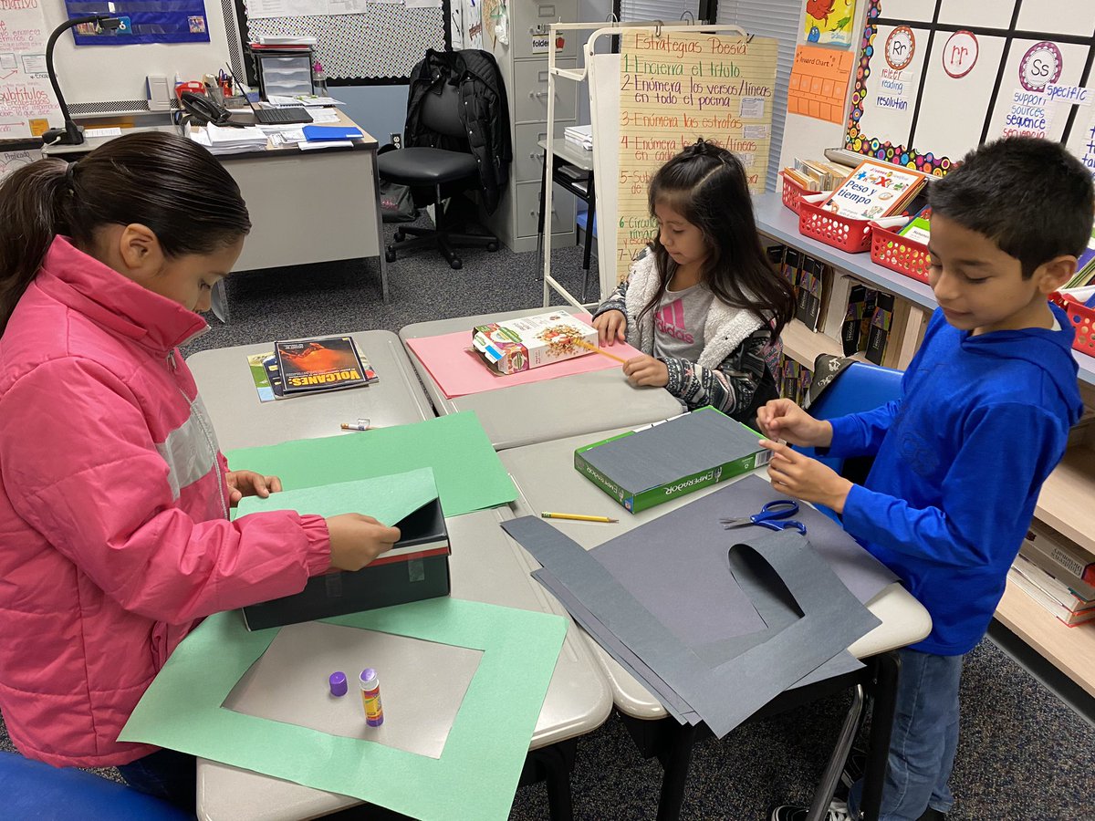 KDurell's tweet photo. Mrs.Durell’s class engaged working on their Text Features boxes. @JeterElem #textfeatures https://t.co/WPuMheXxvR