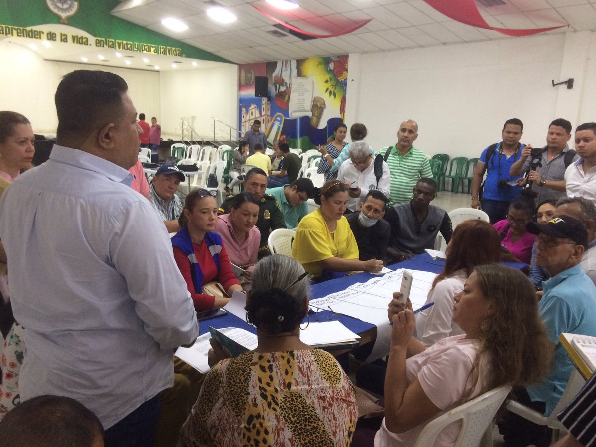 En la mesa de justicia y seguridad ciudadana, donde los ciudadanos de <a href="/soledadalcaldia/">Alcaldía de Soledad</a> dan sus aportes para la construcción del plan de desarrollo de nuestra ciudad acompañados de @secplaneacionsoledad <a href="/AtlanticoEmi/">EmiAtlantico</a> <a href="/elheraldoco/">EL HERALDO</a> <a href="/rodolfo_ucros/">Rodolfo Ucrós Rosales</a>