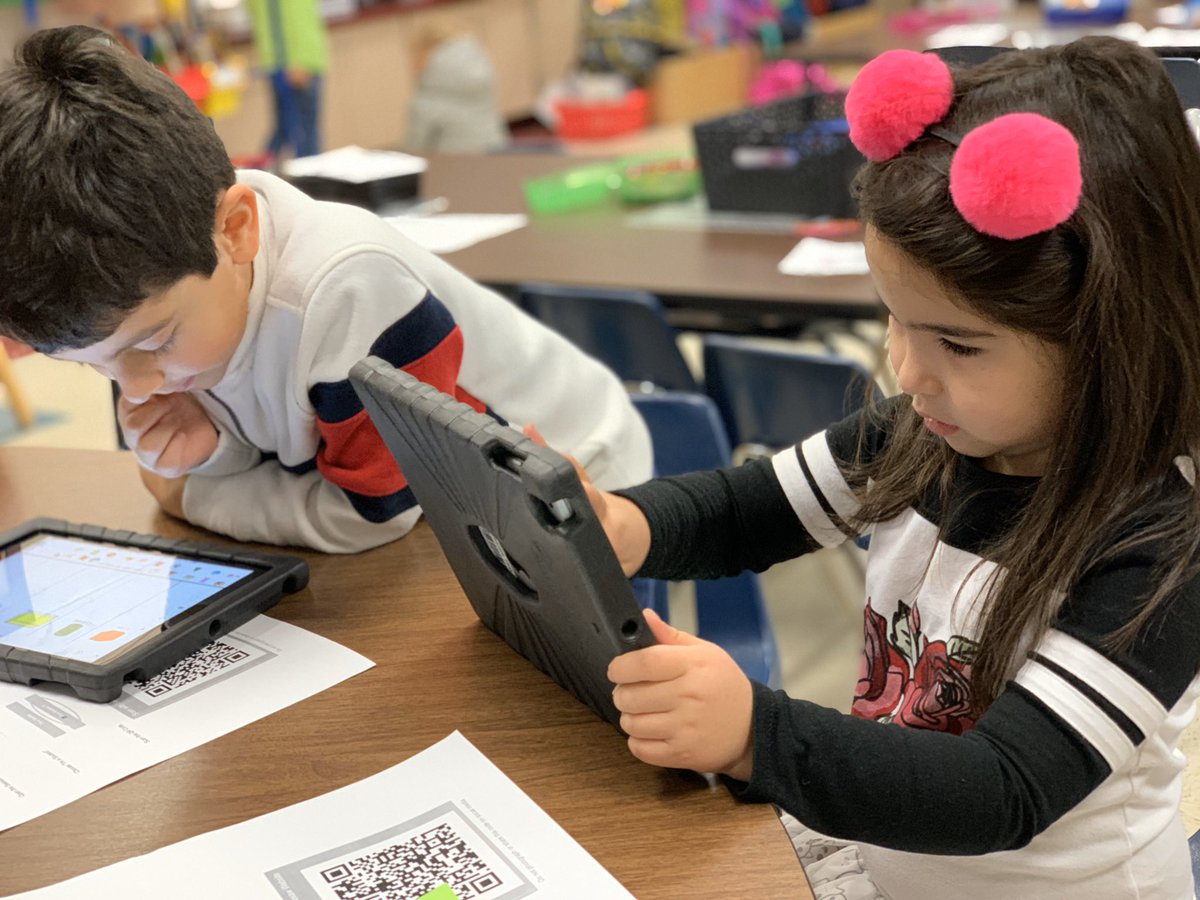 KeriSander's tweet photo. Getting Started with Blended Learning in Math Stations! @techcoachrobles @graciemespinoz4 @nisdleonsprings #NISDLegends https://t.co/XdN0mFdQkh