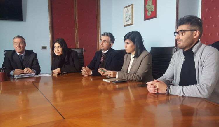 ComunediGela's tweet photo. 🛑Il Comune di Gela sarà presente al Bit – borsa internazionale del turismo nello stand “Sicilia”. Saranno cinque le aziende gelesi che vi parteciperanno. Questa mattina la presentazione nella stanza del sindaco. 
#comunedigela #amministrazionegreco #bitmilano https://t.co/lbmXadEtxc