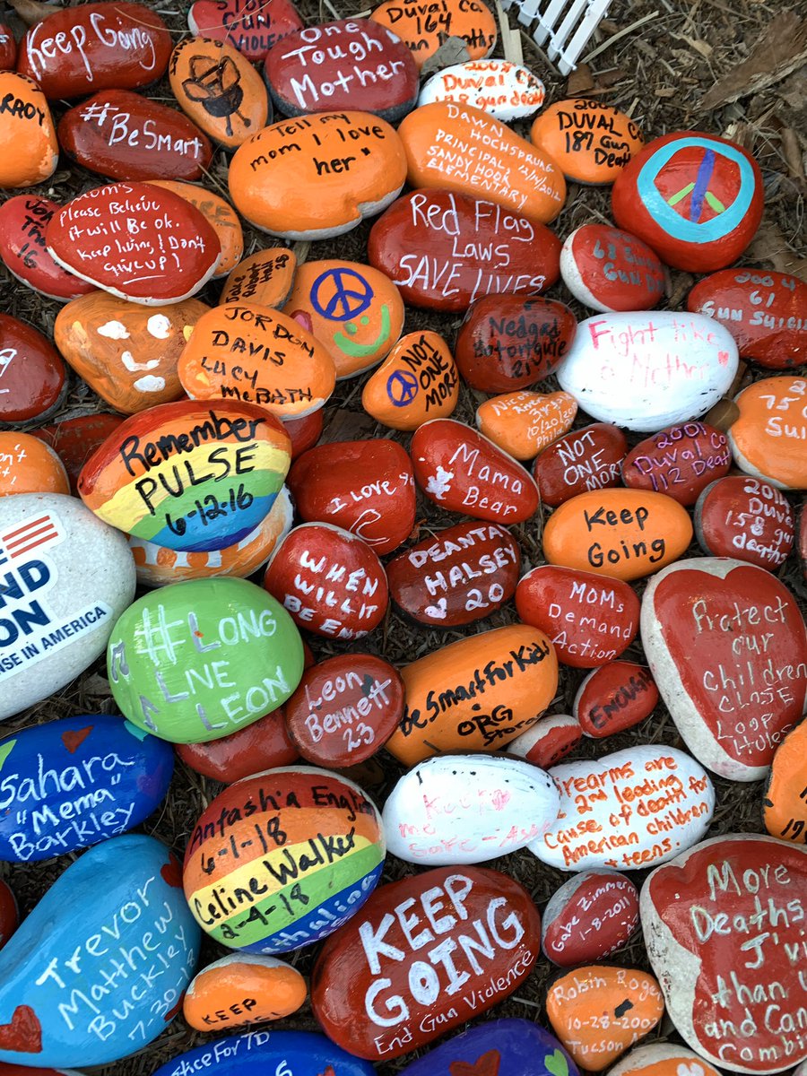 Rhondamphillipz's tweet photo. Thank you #momsdemandaction for this beautiful rock memorial in honor of #nationalgunviolencesurvivorsweek I am honored to have my Leon a part of this beautiful memorial! Love it! #momentsthatsurvive #helpendgunviolence https://t.co/SpTb6PUGKo