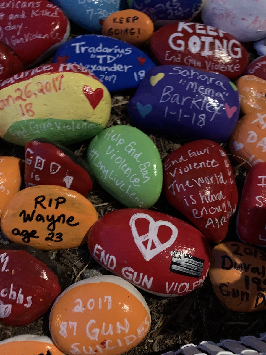 Rhondamphillipz's tweet photo. Thank you #momsdemandaction for this beautiful rock memorial in honor of #nationalgunviolencesurvivorsweek I am honored to have my Leon a part of this beautiful memorial! Love it! #momentsthatsurvive #helpendgunviolence https://t.co/SpTb6PUGKo
