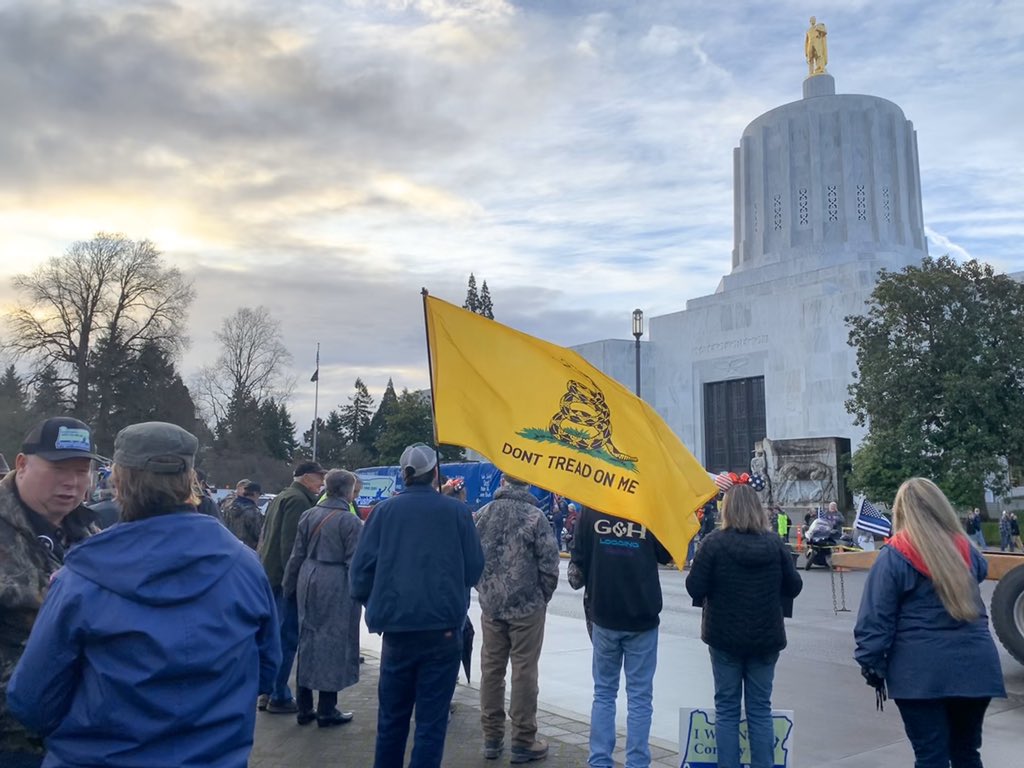 CPitawanichKGW's tweet image. More snapshots from the ground in Salem as #TimberUnity workers and supporters from across the state rally against the Cap-and-Trade bill. More people and trucks expected as the morning progresses. @KGWNews