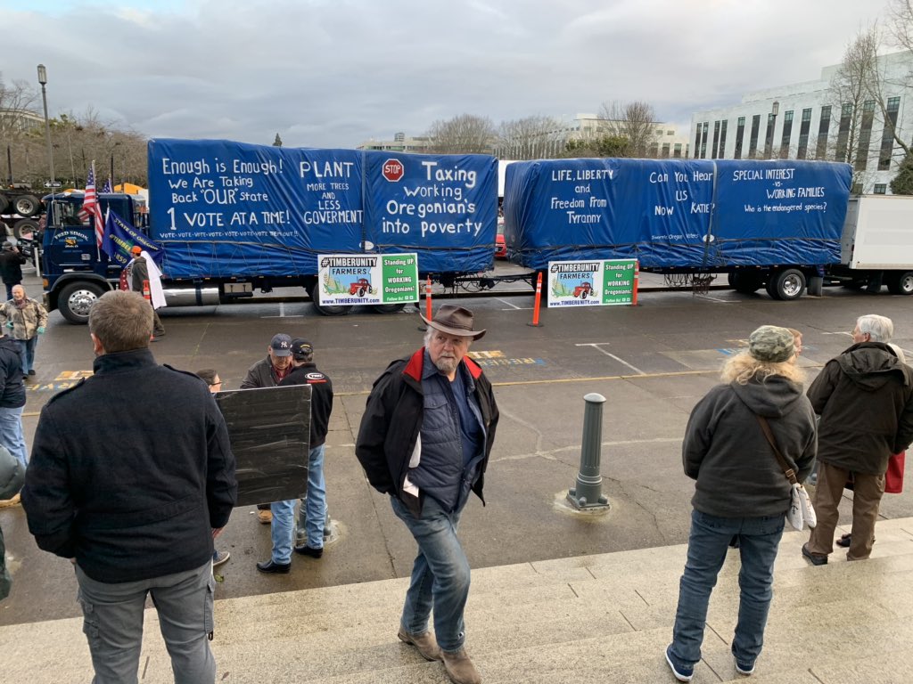CPitawanichKGW's tweet image. More snapshots from the ground in Salem as #TimberUnity workers and supporters from across the state rally against the Cap-and-Trade bill. More people and trucks expected as the morning progresses. @KGWNews
