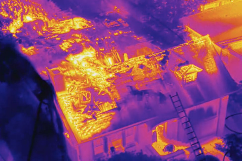 NOARtech's tweet photo. A thermal imaging camera on a drone can detect heat coming from almost all objects. Use this tech in industries from #construction, #mining, #electrical, and #surveillance to #firefighting and #searchandrescue. #learnmore #drones #dji #noartech #thermalimaging #tech #futuretech https://t.co/9NBqq18Zg7