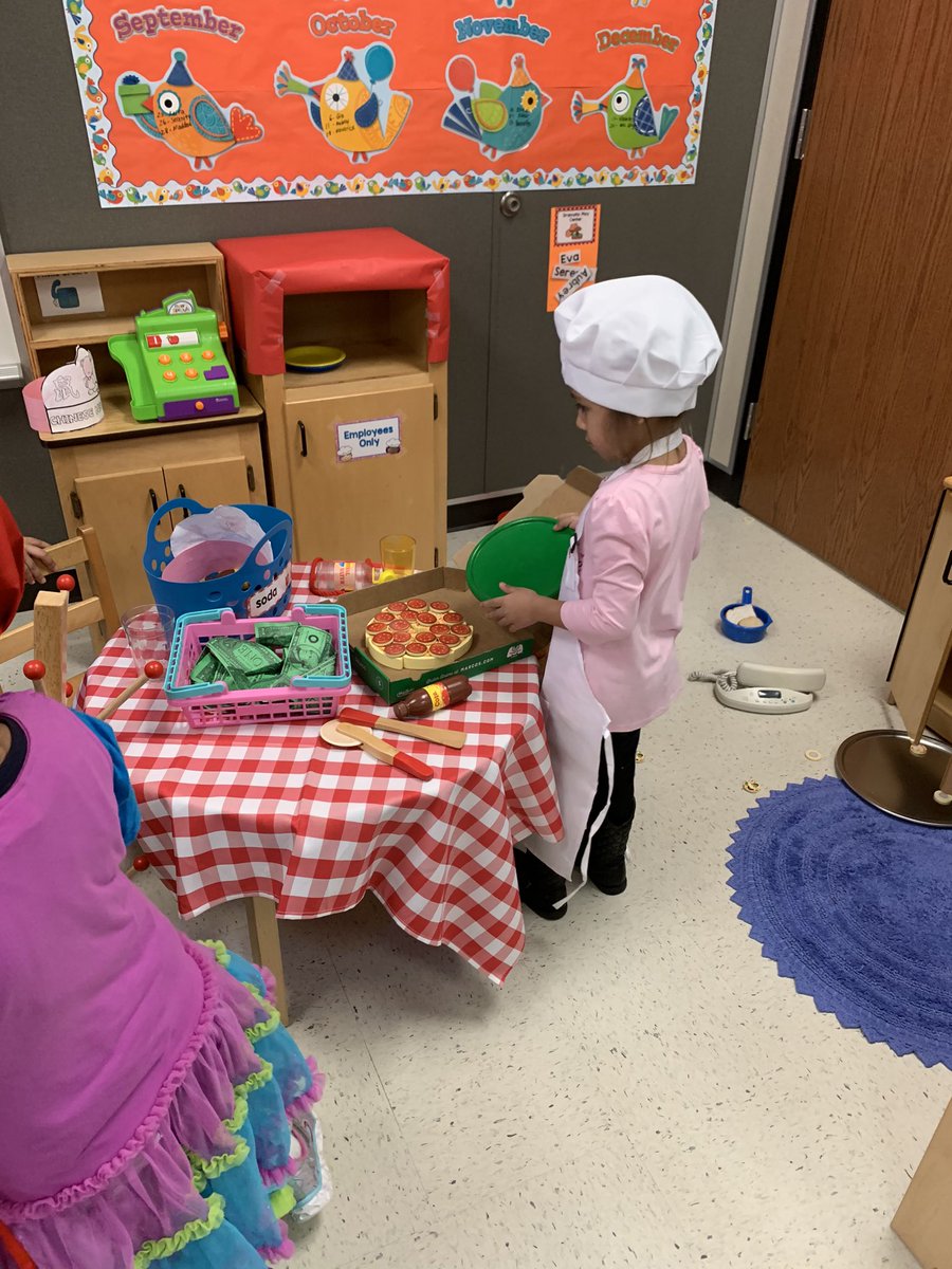 Think About the Future Thursday...  Future Pizzeria Workers! #OurKidsOurHeartsOurHome #CameyPride #lisdprek #DramaticPlay <a href="/Camey_ES/">Camey Elementary</a>
