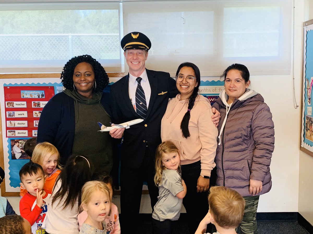 LAXCPO1's tweet photo. One of our line pilots at preschool career day. Caring for the community one day at a time. #weareunited #beingunited @BrianJ_LAX @AlbertoDiaz_UAL https://t.co/GCAVWcV4XJ