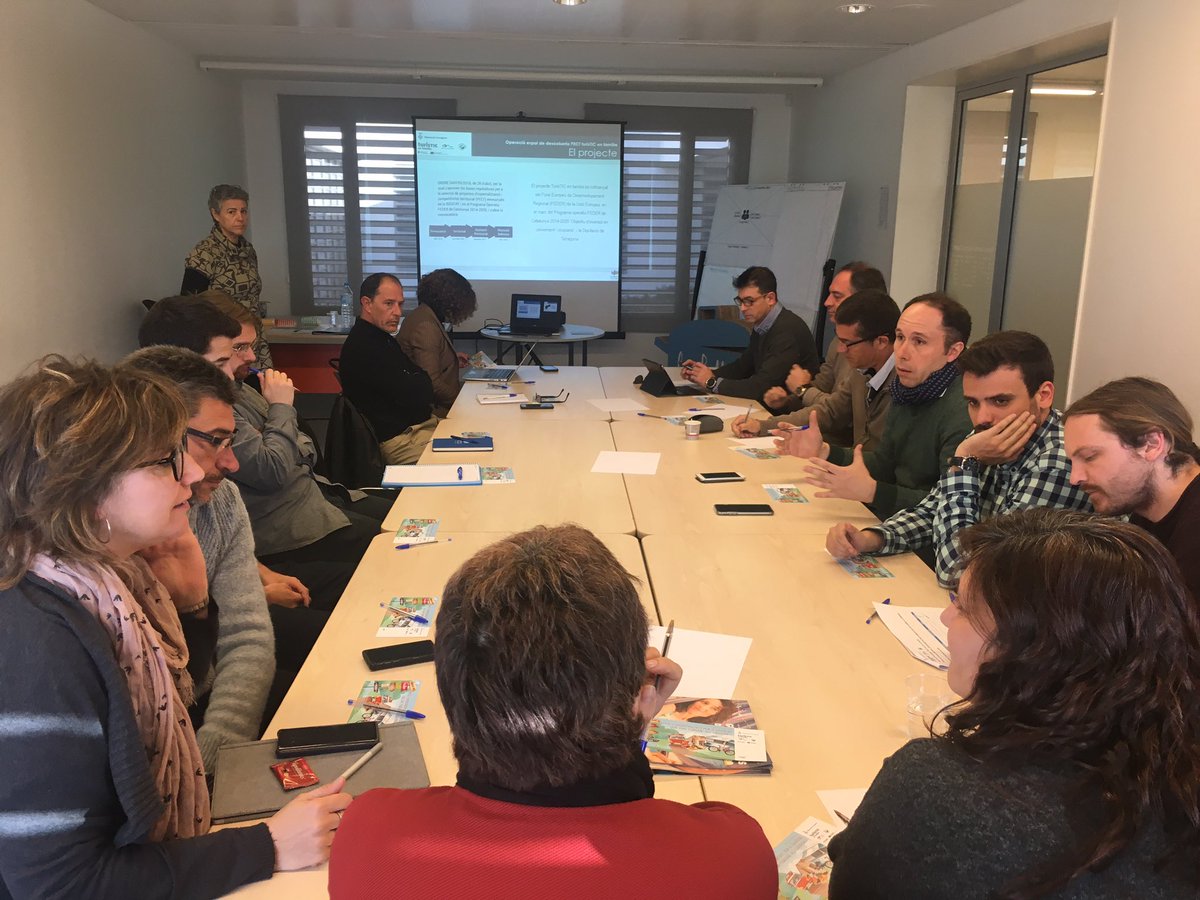 CampingsTgna's tweet photo. Aquest matí hem realitzat el taller "Recerca de reptes i oportunitats per a famílies que fan turisme als càmpings", del #PECTTurisTIC en família, per als nostres associats. Una oportunitat molt profitosa per al nostre sector. ⛺️🌿 https://t.co/V6AvixPLat