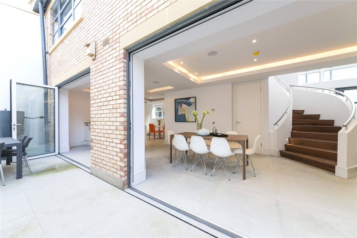 This home is just plain jaw-dropping!

Available to let, the property has 4 double bedrooms, creative reception, kitchen space &amp; snaking staircases which wind up to an open mezzanine landing.

To view, call us; 020 7751 0400

hausproperties.co.uk/property-detai…

#dreamhome #ThursdayThoughts