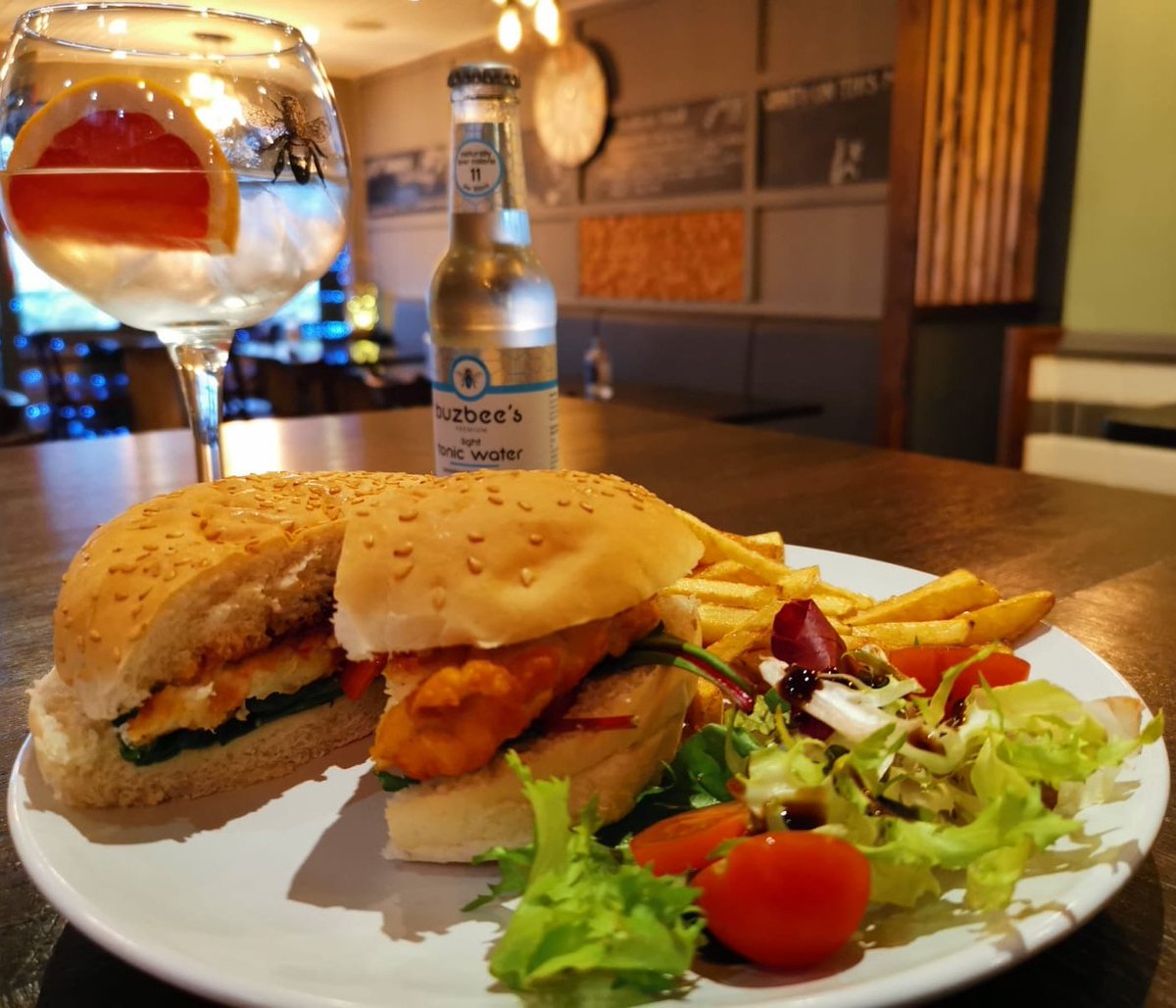 shepherdswilms1's tweet photo. Fancy an #afterwork #drink - call in @shepherdswilms1 for something to set you up for the #weekend
#hungry - no problem: #sharingplatter #Cheeseboard #tapas #burger #chips - the choice is yours...
.
#shepherdswilmslow #food #cheshire #wilmslow #Thursday https://t.co/B8kJqdgfr4