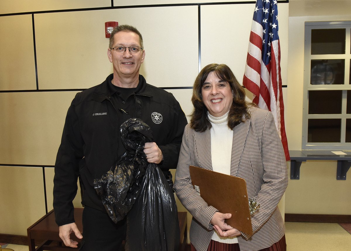 RepKulik's tweet photo. Another great turnout for my #ConnectCard and #DrugDump event in Stowe Township. Thanks to @alleghenybadge Deputy Joe Cirigliano for being on hand to collect and properly dispose of unused and expired medications. #WorkingForYou https://t.co/VZ6bDRGiZ3