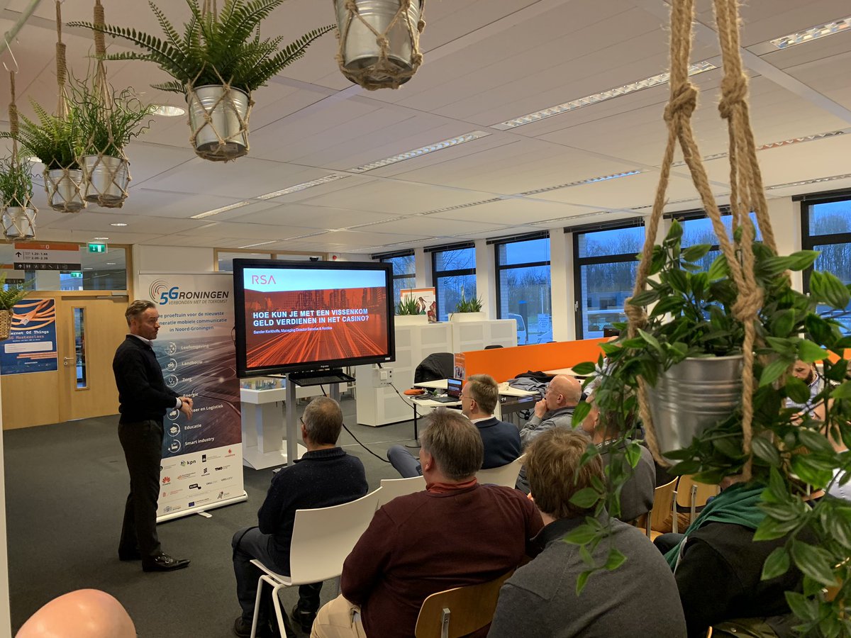 dsh_hanze's tweet photo. De magie van Internet of Things, praktische voorbeelden vanuit @Naltacom en cybersecurity tijdens #5GMasterClass. Dank @JanVantKatDell , @hwveldhuis & @skerkhoffs van @DellEMC voor het delen van jullie kennis met de 60 aanwezige deelnemers. @dsh_hanze @5Groningen @CIT_RUG https://t.co/O6R2mG61RB