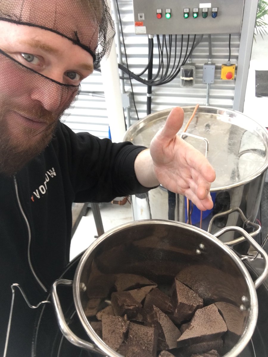 DairyDistillery's tweet photo. The team put a lot of love into this Valentine’s Day release: Vodkow Cream featuring Hummingbird chocolate. A luscious blend of fresh Ontario cream, Vodkow and Humminbird Peruvian chocolate. If your partner doesn’t love you now, they will after you bring a bottle home. https://t.co/3FwWt7QkRH