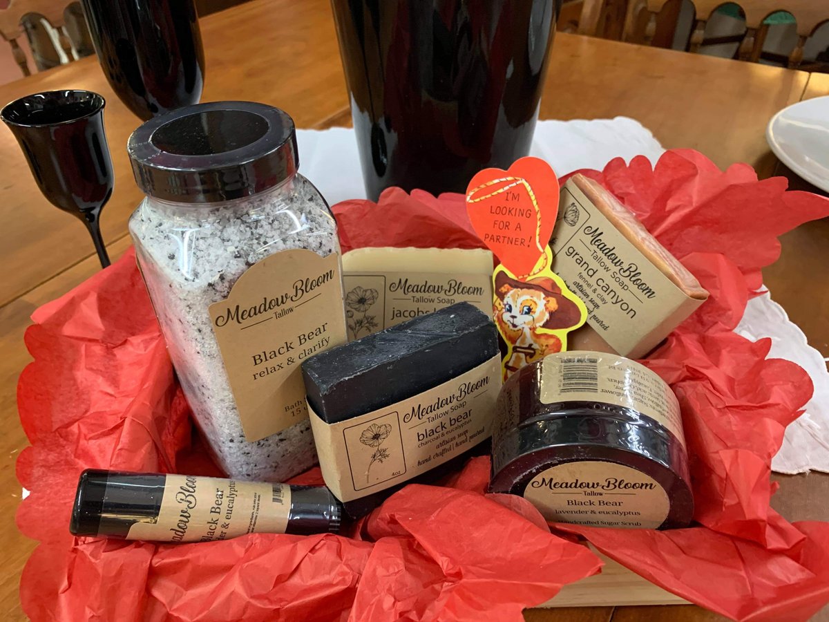67AntiqueMall's tweet photo. ❤️❤️Don’t forget your Valentine❤️❤️
#huntercattle
#meadowbloom
#wehavemanyvalentinegifts
#valentine
#marketplaceon67 https://t.co/DG106UU3mF