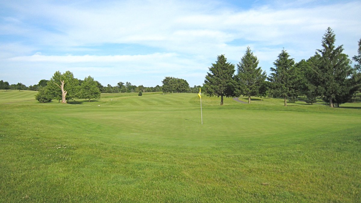 jwbausch's tweet photo. Gilbertsville GC (Gilbertsville, PA) is a solid, no nononsense 27-hole layout (1971 John Benincasa/1999 Jim Blaukovitch). Cheap golf, cheap food, makes for good times. Photo album part of the #BauschCollection @MyPhillyGolf:
https://t.co/zhr6ESWTbd
Selected pics from album: https://t.co/1nF5L995vb
