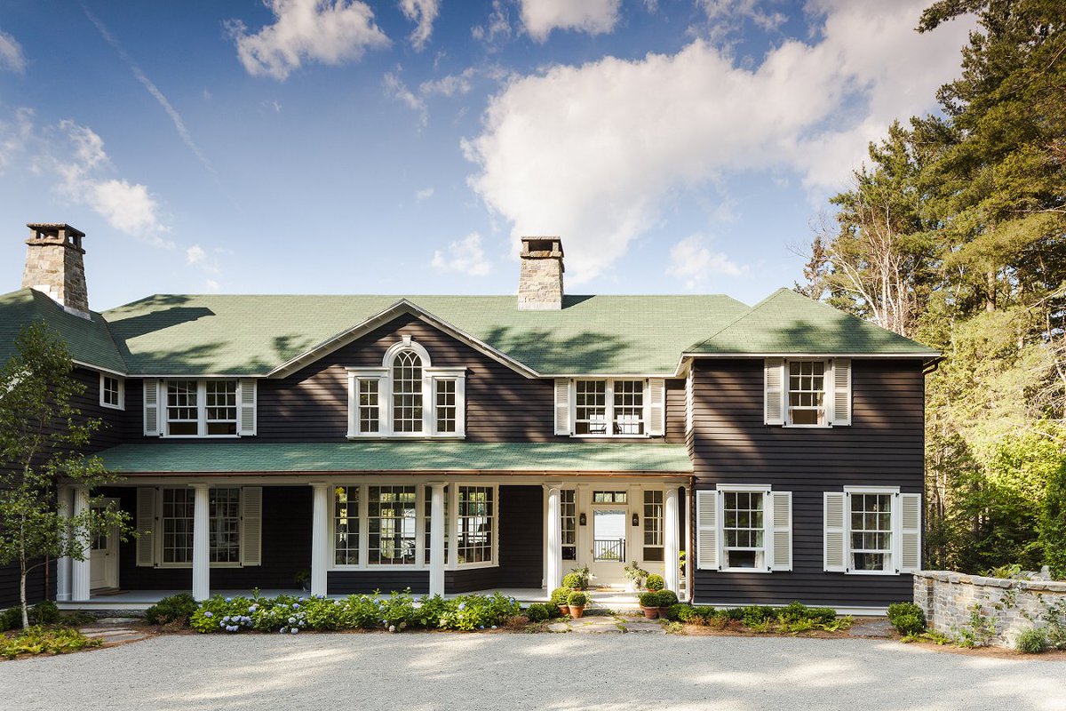 1800Columns's tweet photo. This residence by the illustrious firm of G.P. Schafer Architect uses our #Architectural Wood #GreekDoric #columns on the front porch, which offers a line of sight to the lake.
Photo Credit: Eric Piasecki
Builder: Cascade Builders
#TheColumnGuy #Chadsworth #1_800_Columns #ICAA https://t.co/spW9v5ajId