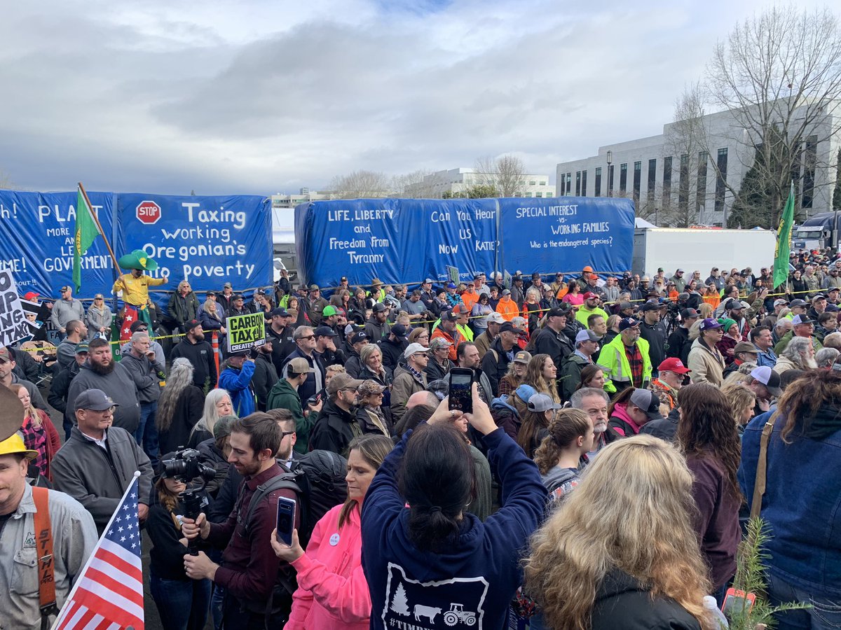 OregonHouseGOP's tweet image. House Republicans stood up on the House floor today to thank @TimberUnity for showing up at the capitol. Not a single word of thanks from the House Democrats. So, we will say it again. THANK YOU #timberunity.