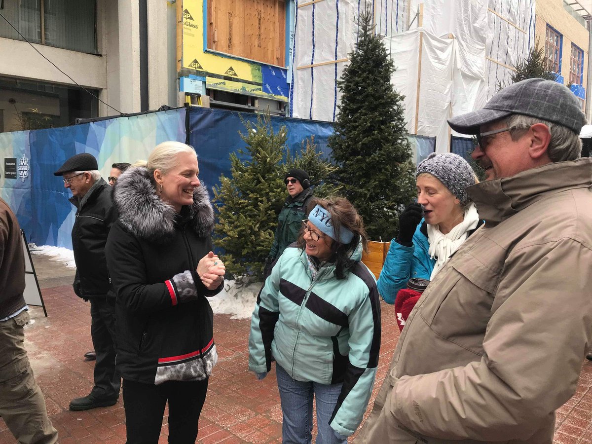 Pauktuutit's tweet photo. Great to see @cathmckenna, Minister of Infrastructure and Communities, wearing her fabulous Inuit-made parka, all around Ottawa, including on Parliament Hill. 

McKenna’s new coat was designed by Bonnie, a talented seamstress from Naujaat, in the Kivalliq Region of Nunavut. https://t.co/PnrtPN3nx4