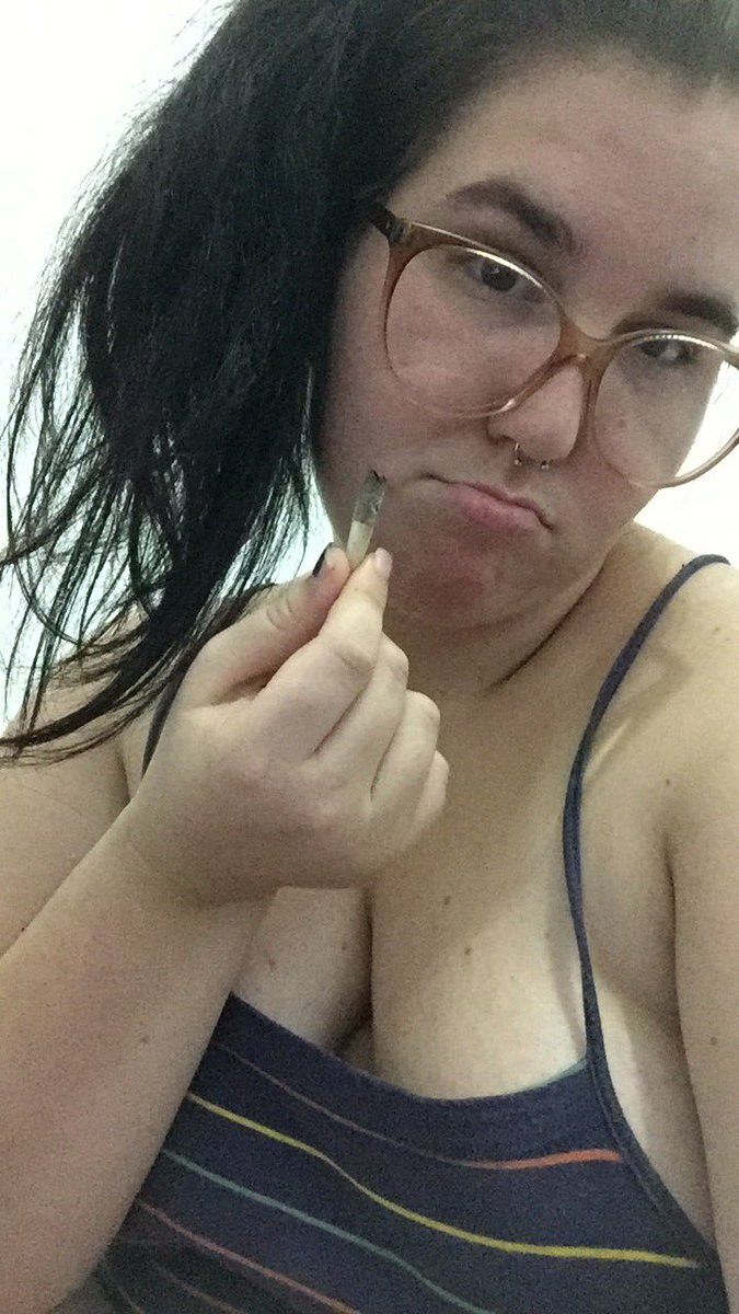 raylahasmann's tweet photo. o filho que eu acabei de fumar #ripbeck https://t.co/YlNlYJARbB