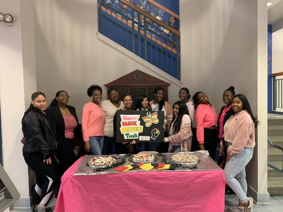 VANITYEFFECT's tweet photo. VANITY💖⛓would like to thank everyone for coming out to support our fundraiser 💓 and also celebrating black history month with us ✊🏼✊🏽✊🏾✊🏿💕 https://t.co/Qc3NhyDEsK
