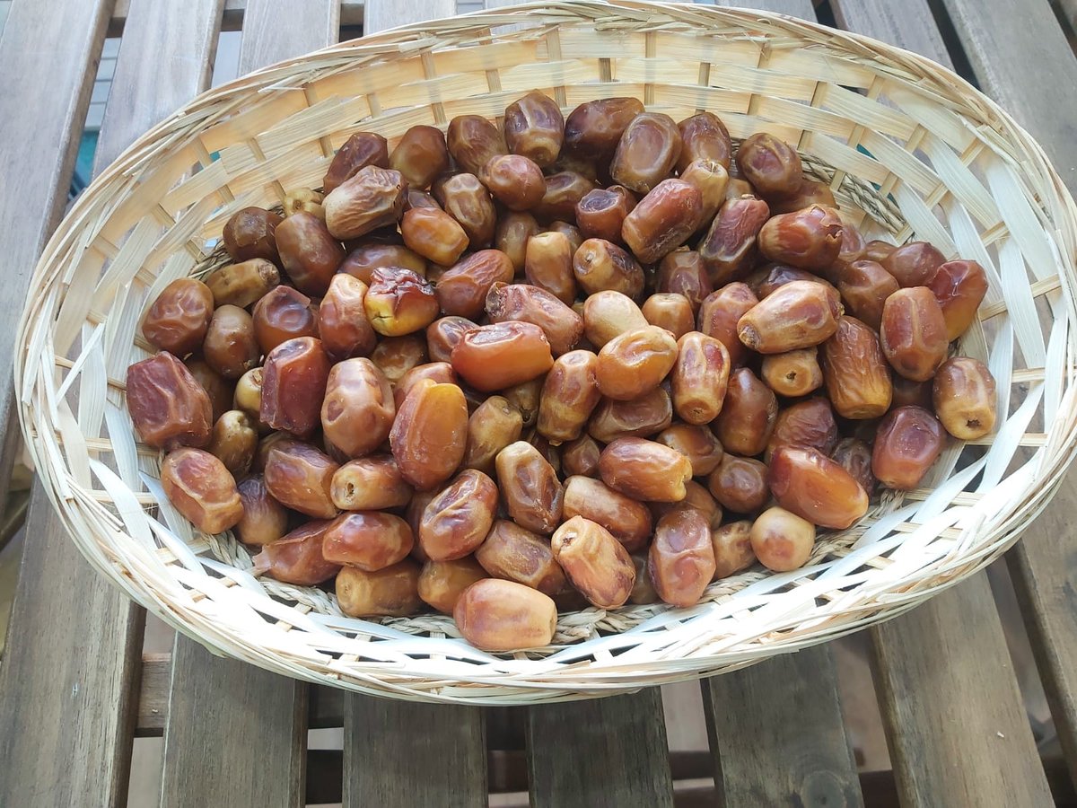MakeMeNutsKft's tweet photo. Zahedi dattes, a new variety to start the day full of energy! #zahedi #datolya https://t.co/wazXL2ZzO6