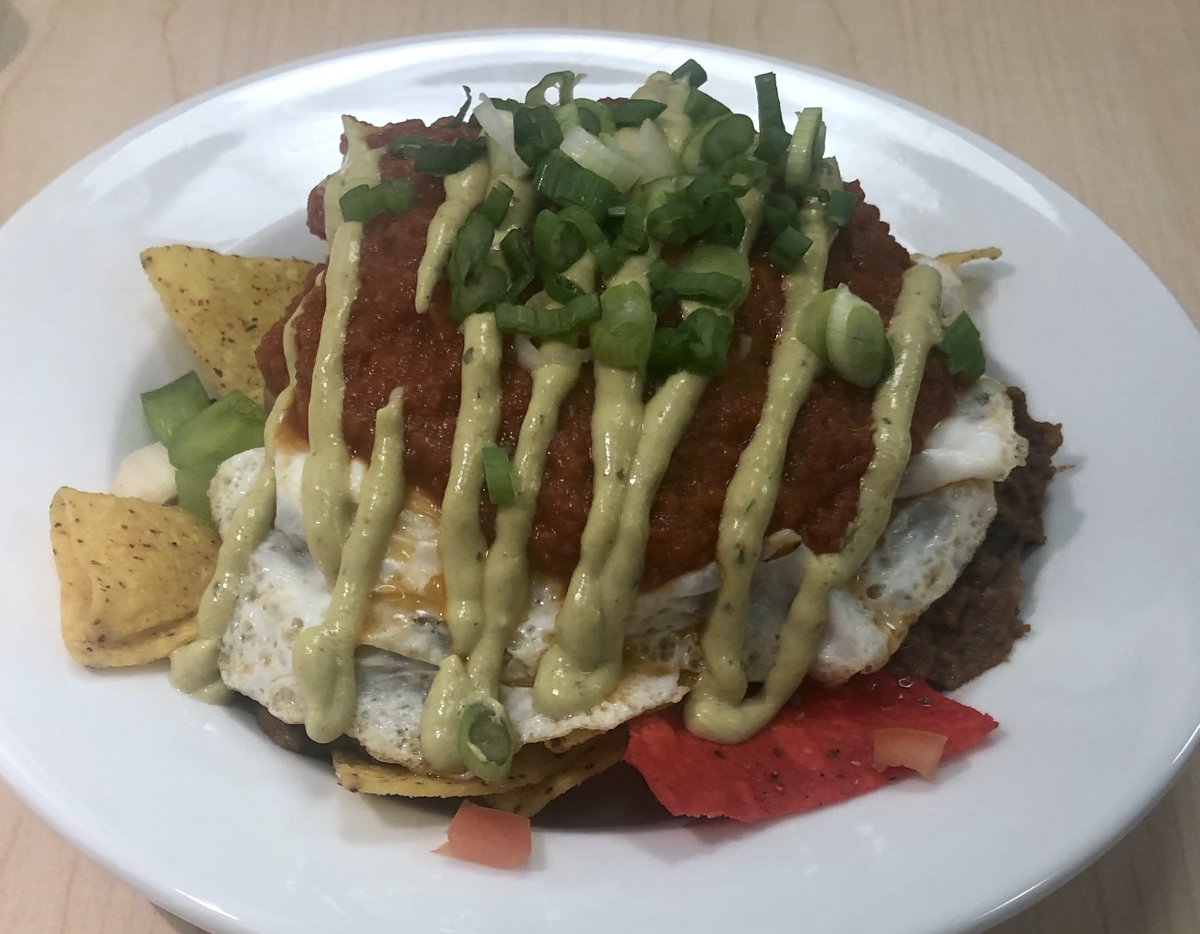 TheUrbanCowboy's tweet photo. Chef Coni and Mary Lou are among the pros who've teamed up to create new breakfast specials at #UofG Centre Six, including this superb huevos rancheros. Food quality on this campus is second to none. Canada's Food University? Absolutely! Thx @100milemark for the pic. https://t.co/7uO16V6F3n