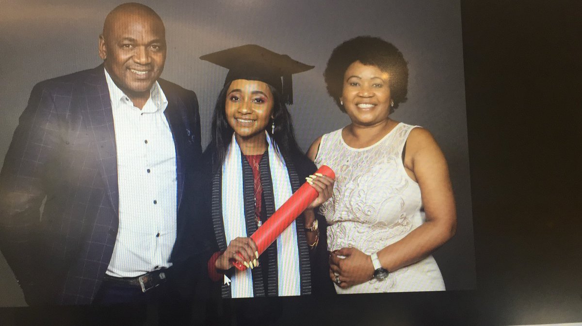 NNgcobo22's tweet image. #IWasInFirstYear when my matric classmates said I wouldn’t amount to much when I got my Diploma pass and they got their BA pass with thier respected distinctions. Now I’m in Sandton, employed with my BA Business in Brand Building degree. And let’s just say God is good. 😊
