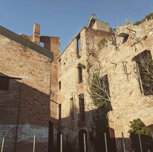 inscanoriac's tweet photo. Today, again learning about #Sabadell and its history with 2ndESO #elrodal #capellaSantNicolau #MolídenTorrella @lauragbayan #canoriaquejant https://t.co/m6jXIytuAX