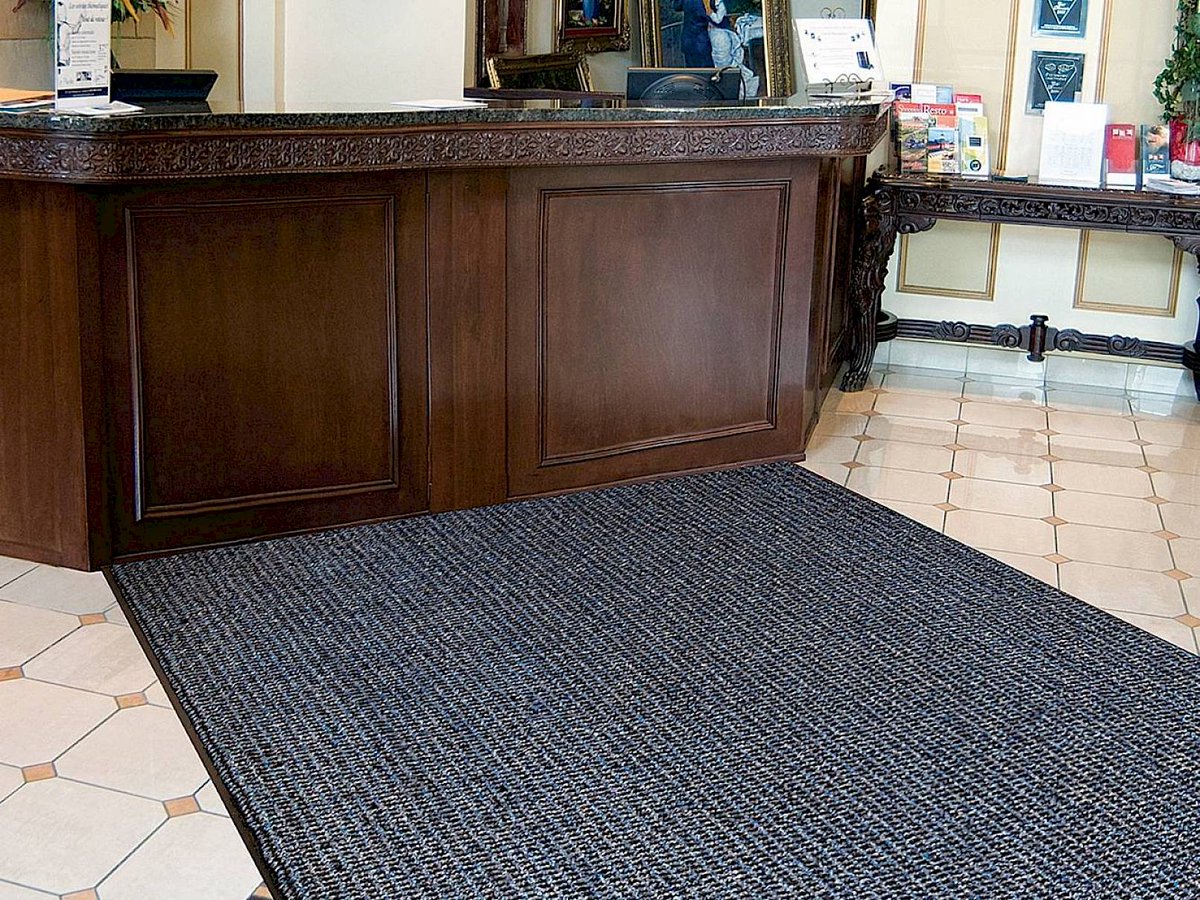 CenturaHamilto1's tweet photo. Yucky Weather - clean looking floors is all that MATters - Beautifully designed, Oxford combines performance and appearance like no other wiper! #centurahamilton #centuratile #mattech #commercialmat #callfordealer #earlyspring https://t.co/l3q20zhEmF