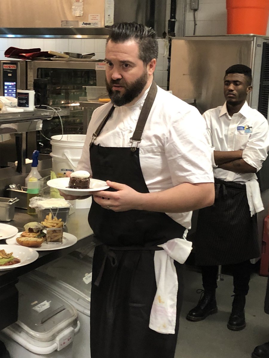 FDimanche's tweet photo. I can definitely recommend the duck salad, the salmon tartare, the (French) onion soup, the orecchiette pasta (with truffle oil) and the sticky toffee pudding! 👏👍♥️ #RUDining @HTMRyerson https://t.co/l1NBqZBJG5