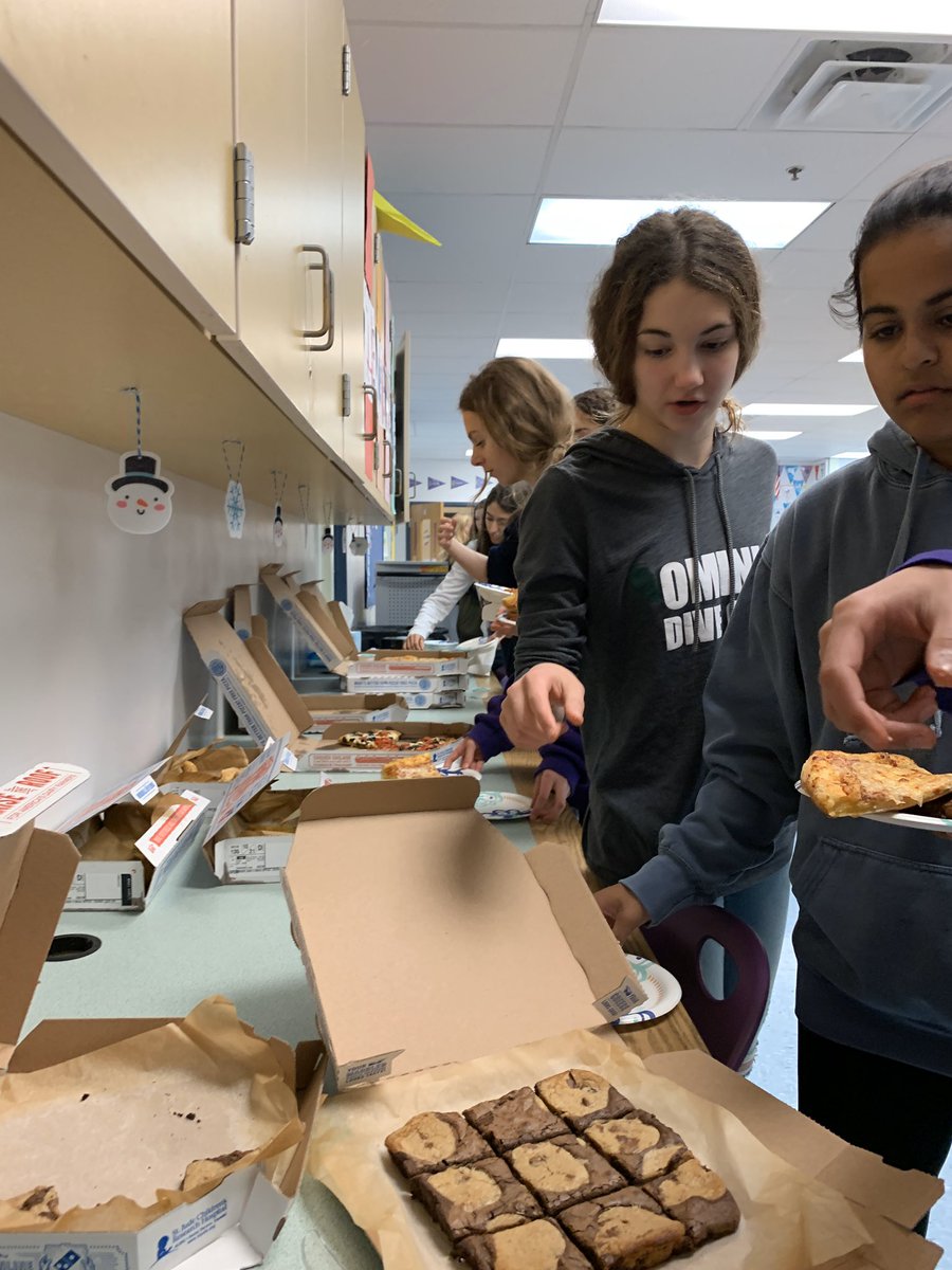 lakebraddockybk's tweet photo. When we make deadline, we celebrate. When we celebrate, we eat. When we eat, we eat a lot. https://t.co/L2fBdNl7Ma