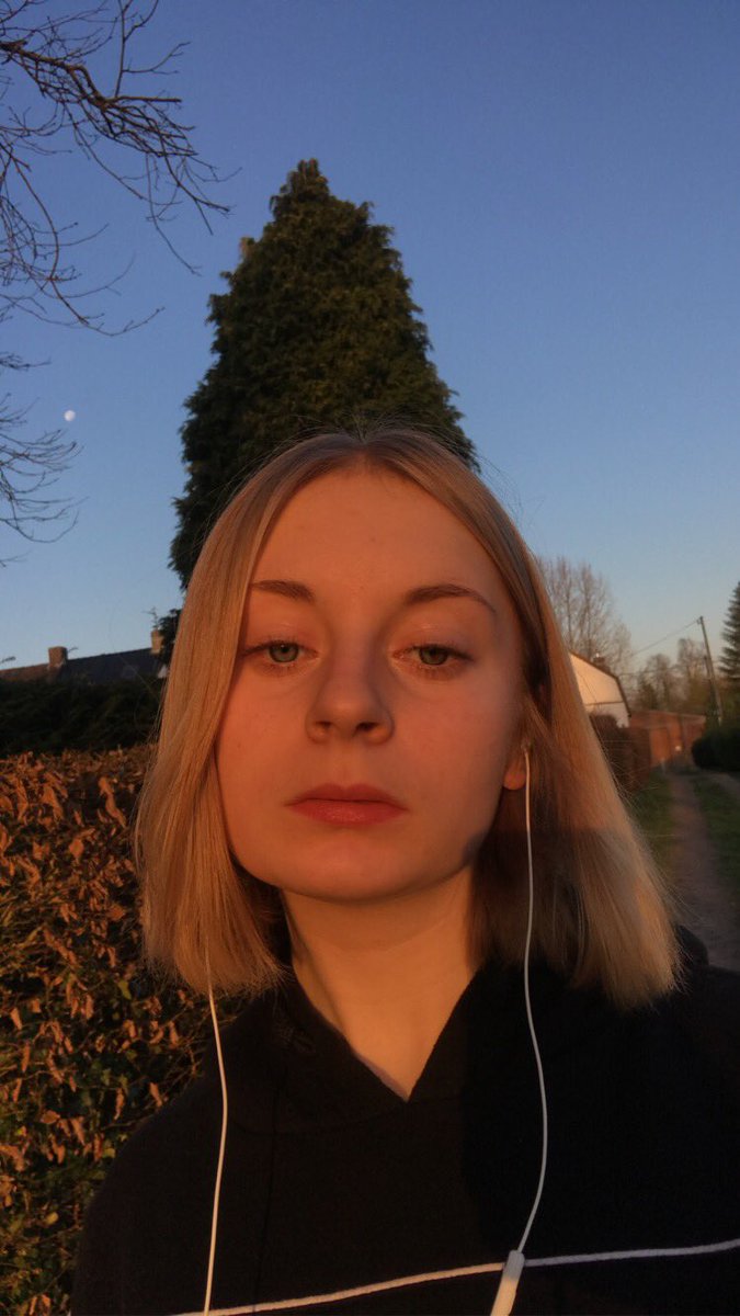 ClaraLstn's tweet photo. Ptn elle est trop belle ma nouvelle copine @LampNoe https://t.co/sUH5UUQQmf
