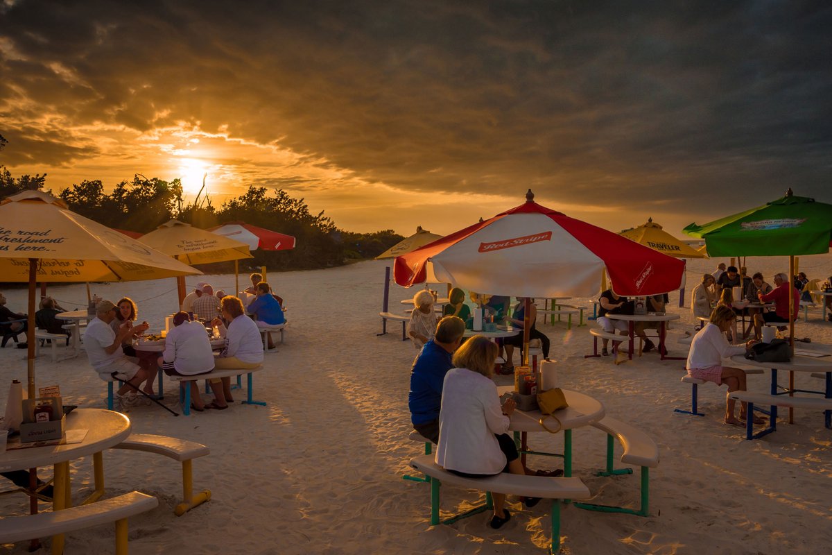 Nobody can beat this Florida weather! ☀️🌴🦀

For a location near you visit pinchersusa.com/locations.

(Picture taken at Pinchers Tiki Bar - Fort Myers Beach, FL)

#PinchersUSA #Florida #Seafood