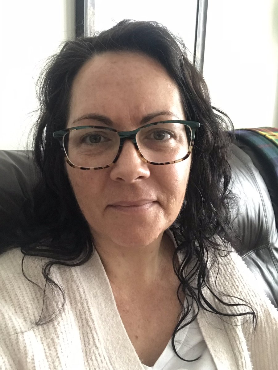 niffers5's tweet photo. I’ve spent the last week going #makeupfree and letting my hair dry naturally. No mascara. No concealer. No lips. #feelgoodinyourskin #takingcareofme #mentalhealth https://t.co/ApKEGQdNtr