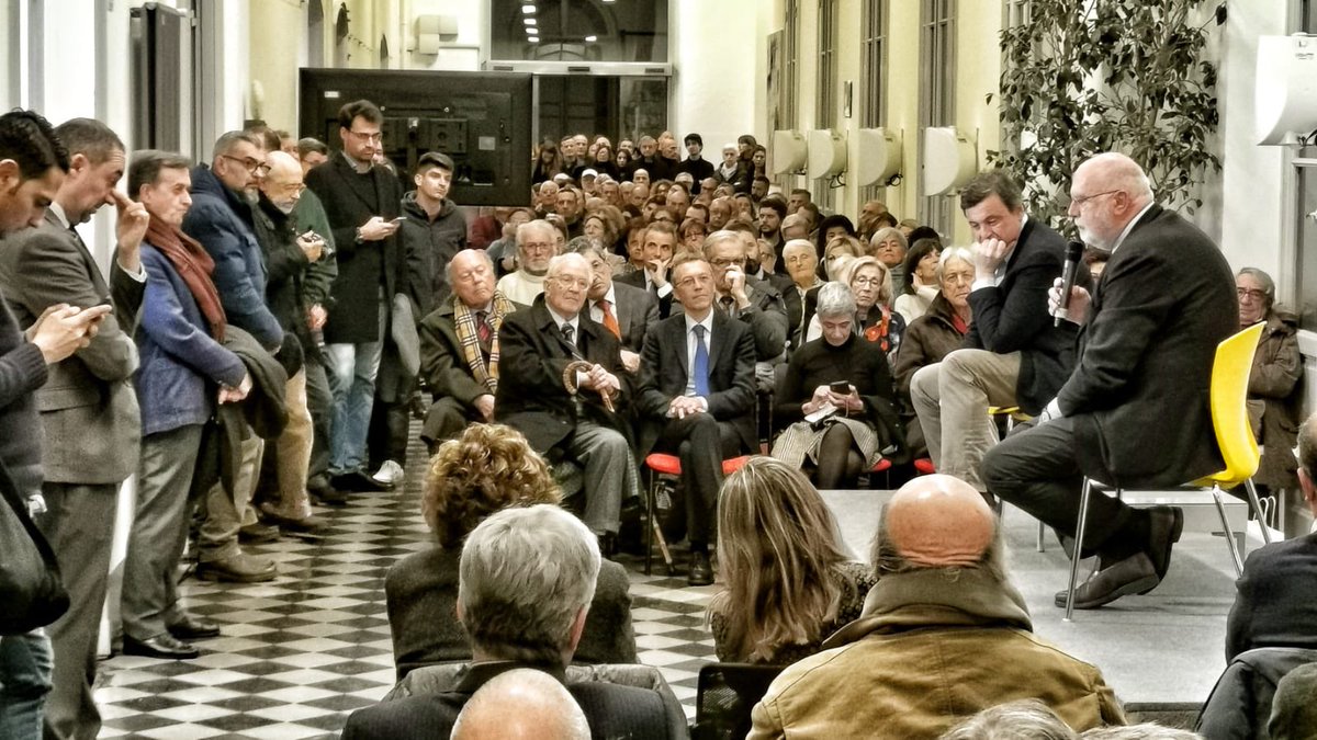 wylabincubator's tweet image. #PiazzaLevante: Incontri con i protagonisti. 

🙌 Pienone in @wylabincubator per @CarloCalenda! 🎤 Il leader di @Azione_it intervistato dal Presidente Antonio #Gozzi.