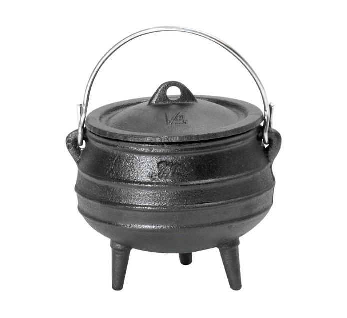 You get some confusion by many when they refer to their enamelled iron pots as cast iron pots. Cast iron would be the drievoet type cauldrons. Enamelled iron pots refers to the colourful ones that are all the rage.